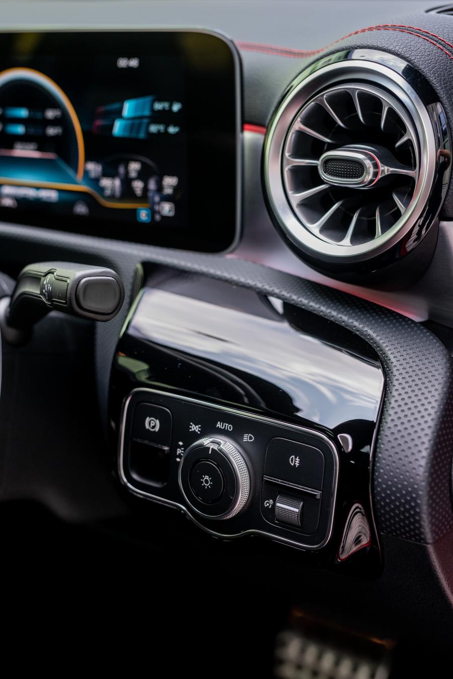 Детали интерьера Mercedes-AMG CLA45 S 4Matic+ (C118) 2020 года  (MY) (фото 20 из 38)